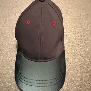 Lululemon hat never worn